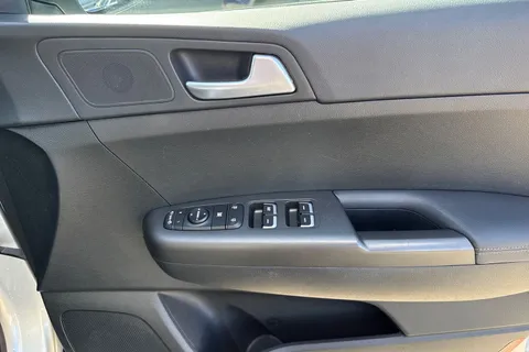 LA71UDN Kia Sportage 1.6 GDi ISG 2 5dr Thumbnail #24