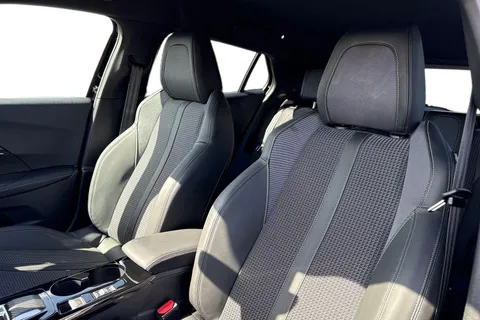 MJ23ARZ PEUGEOT e-2008 50kWh GT Auto 5dr (7kW Charger) Thumbnail #17