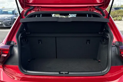 DU73GFA Volkswagen Polo 1.0 TSI R-Line 5dr **17' BERGAMO ALLOYS + REV CAMERA + HEATED SEATS** Thumbnail #8