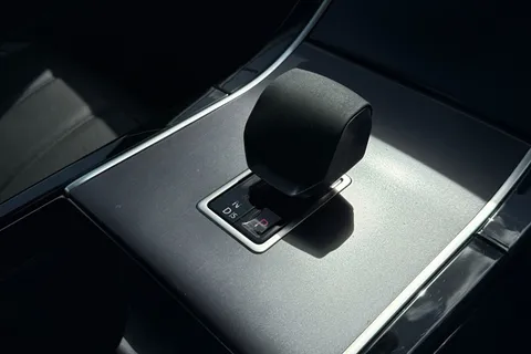 DU75YPF Land Rover Range Rover Evoque 2.0 D200 Dynamic SE 5dr Thumbnail #14