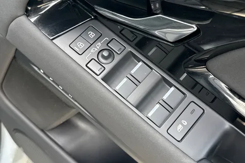 DU75YPF Land Rover Range Rover Evoque 2.0 D200 Dynamic SE 5dr Thumbnail #24