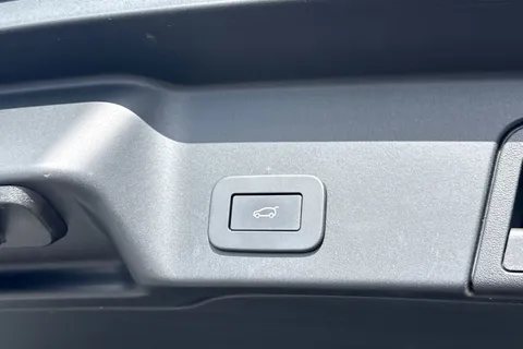 DU75YPF Land Rover Range Rover Evoque 2.0 D200 Dynamic SE 5dr Thumbnail #36
