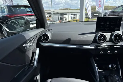 KO25WGZ Audi Q2 Black Edition 35 TFSI  150 PS S tronic Thumbnail #21