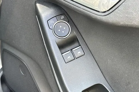 MA68SVG Ford Fiesta 1.0T EcoBoost Zetec Euro 6 (s/s) 5dr Thumbnail #24