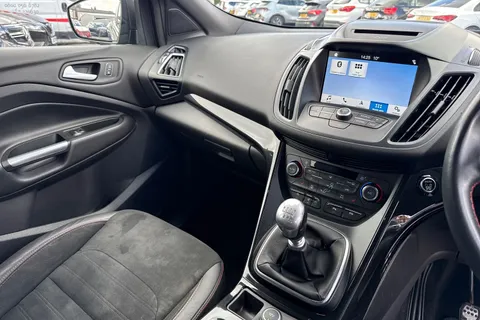 PK68TSU Ford Kuga 2.0 TDCi EcoBlue ST-Line Euro 6 (s/s) 5dr Thumbnail #16
