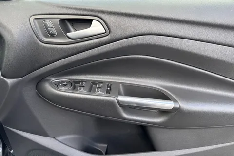 PK68TSU Ford Kuga 2.0 TDCi EcoBlue ST-Line Euro 6 (s/s) 5dr Thumbnail #19