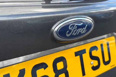 PK68TSU Ford Kuga 2.0 TDCi EcoBlue ST-Line Euro 6 (s/s) 5dr Thumbnail #32