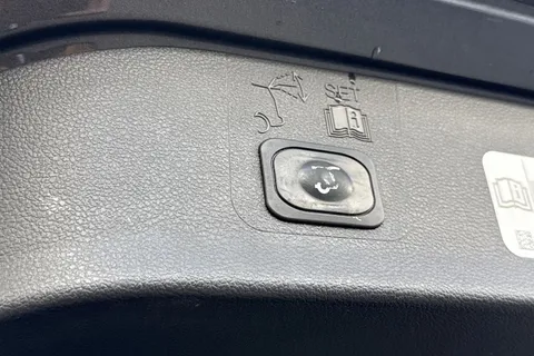 PK68TSU Ford Kuga 2.0 TDCi EcoBlue ST-Line Euro 6 (s/s) 5dr Thumbnail #34