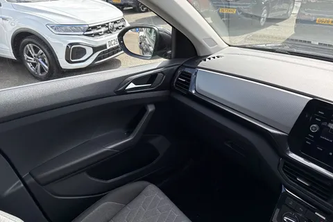 DG25YMW Volkswagen T-Cross 1.0 TSI Match 5dr Thumbnail #16