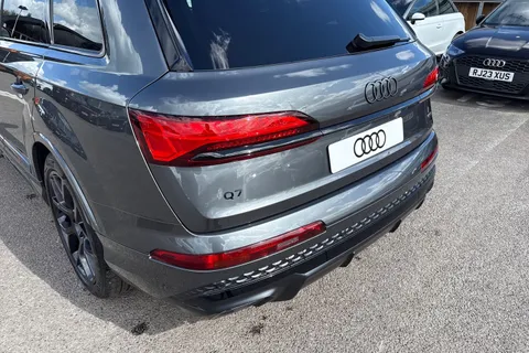  Audi Q7 3.0 TDI V6 Black Edition Tiptronic quattro Euro 6 (s/s) 5dr Thumbnail #8