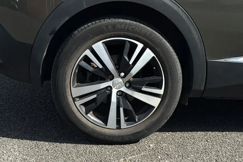 CN69ETD PEUGEOT 3008 1.2 PureTech Allure Euro 6 (s/s) 5dr Thumbnail #14