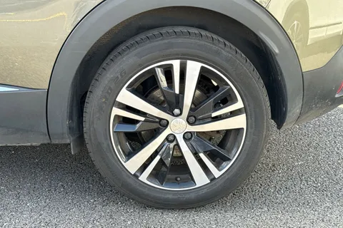 CN69ETD PEUGEOT 3008 1.2 PureTech Allure Euro 6 (s/s) 5dr Thumbnail #15