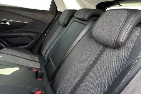 CN69ETD PEUGEOT 3008 1.2 PureTech Allure Euro 6 (s/s) 5dr Thumbnail #19