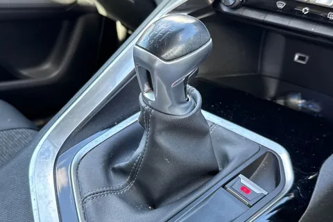 CN69ETD PEUGEOT 3008 1.2 PureTech Allure Euro 6 (s/s) 5dr Thumbnail #23