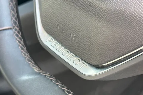 CN69ETD PEUGEOT 3008 1.2 PureTech Allure Euro 6 (s/s) 5dr Thumbnail #31