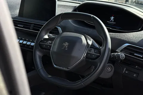 CN69ETD PEUGEOT 3008 1.2 PureTech Allure Euro 6 (s/s) 5dr Thumbnail #32