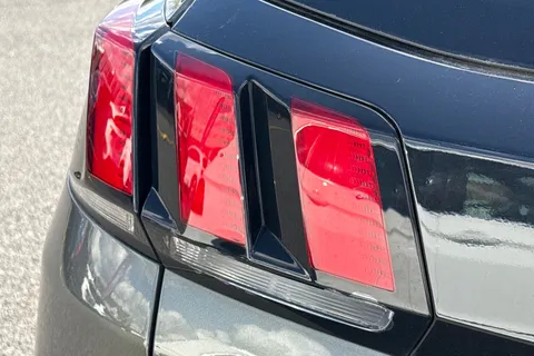 CN69ETD PEUGEOT 3008 1.2 PureTech Allure Euro 6 (s/s) 5dr Thumbnail #34