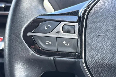 CN69ETD PEUGEOT 3008 1.2 PureTech Allure Euro 6 (s/s) 5dr Thumbnail #36