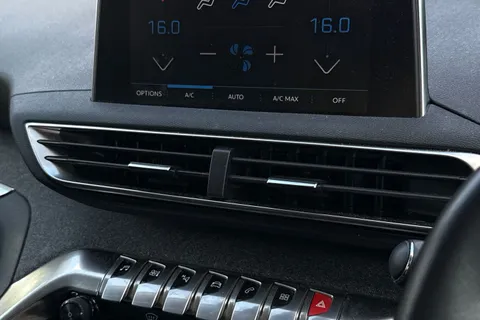 CN69ETD PEUGEOT 3008 1.2 PureTech Allure Euro 6 (s/s) 5dr Thumbnail #38