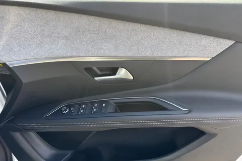 EK23KNA PEUGEOT 3008 1.2 PureTech GT EAT Euro 6 (s/s) 5dr Thumbnail #22