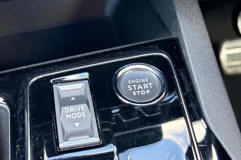 EK23KNA PEUGEOT 3008 1.2 PureTech GT EAT Euro 6 (s/s) 5dr Thumbnail #45