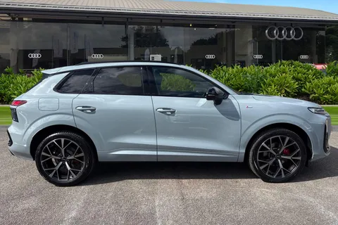  Audi Q3 1.5 TFSI Edition 1 S Tronic Euro 6 (s/s) 5dr Thumbnail #4