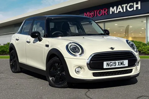 NG19XML Mini Hatch 1.5 Cooper Classic Euro 6 (s/s) 5dr Thumbnail #2