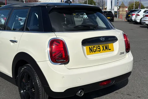 NG19XML Mini Hatch 1.5 Cooper Classic Euro 6 (s/s) 5dr Thumbnail #9