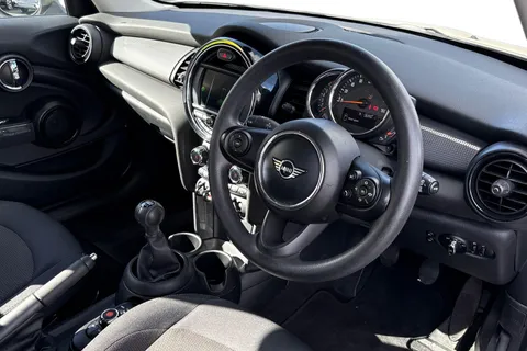 NG19XML Mini Hatch 1.5 Cooper Classic Euro 6 (s/s) 5dr Thumbnail #15
