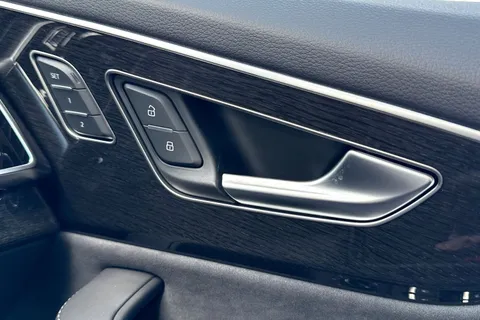 Audi SQ8 4.0 TFSI V8 Black Edition Tiptronic quattro Euro 6 (s/s) 5dr Thumbnail #21