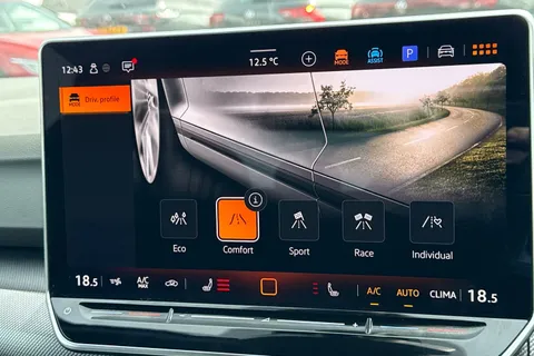 DE25KXP Volkswagen Golf 2.0 TSI 333 R 4Motion 5dr DSG Thumbnail #31