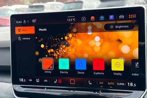 DE25KXP Volkswagen Golf 2.0 TSI 333 R 4Motion 5dr DSG Thumbnail #34