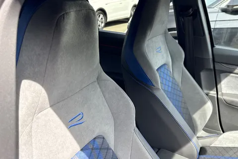 DE25KXP Volkswagen Golf 2.0 TSI 333 R 4Motion 5dr DSG Thumbnail #39