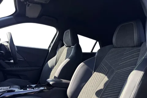  PEUGEOT e-2008 54kWh GT Auto 5dr (7kW Charger) Thumbnail #16