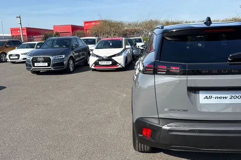  PEUGEOT e-2008 54kWh GT Auto 5dr (7kW Charger) Thumbnail #38