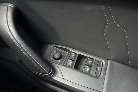 KO24YBD CUPRA Leon 1.4 eHybrid 12.8kWh VZ2 Design Edition DSG Euro 6 (s/s) 5dr Thumbnail #19