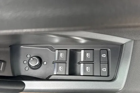 LL19KFF Audi Q3 2.0 TDI 35 S line S Tronic Euro 6 (s/s) 5dr Thumbnail #22