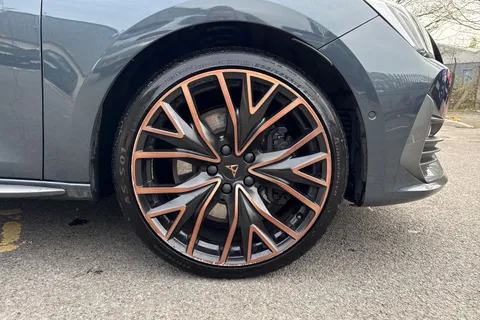 KO24YBD CUPRA Leon 1.4 eHybrid 12.8kWh VZ2 Design Edition DSG Euro 6 (s/s) 5dr Thumbnail #23