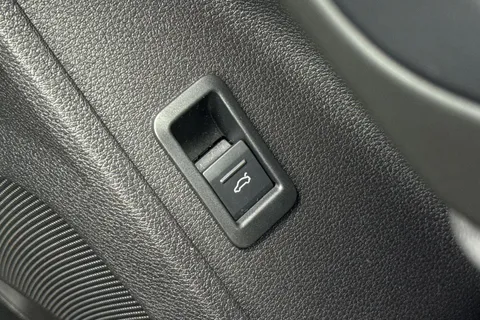 LL19KFF Audi Q3 2.0 TDI 35 S line S Tronic Euro 6 (s/s) 5dr Thumbnail #49