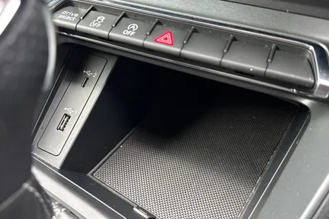 LL19KFF Audi Q3 2.0 TDI 35 S line S Tronic Euro 6 (s/s) 5dr Thumbnail #59