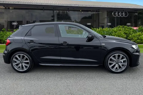 Audi A1 1.0 TFSI 30 S line Sportback S Tronic Euro 6 (s/s) 5dr Thumbnail #4