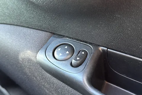 WO21AHU FIAT 500 1.0 MHEV Lounge Euro 6 (s/s) 3dr Thumbnail #37