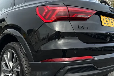 LS75EWR Audi Q3 Black Edition 35 TFSI 150 PS S tronic Thumbnail #8