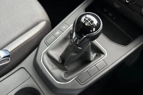 DG18DXF SEAT Ibiza 1.0 TSI SE Design Euro 6 (s/s) 5dr Thumbnail #23