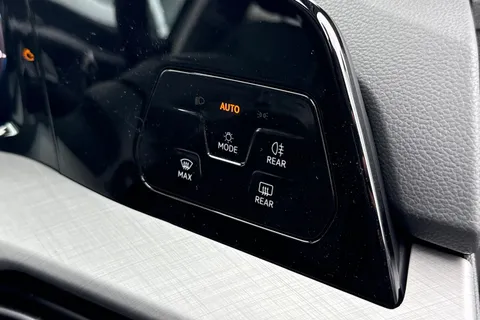  Volkswagen Golf 2.0 TDI Match Euro 6 (s/s) 5dr Thumbnail #36