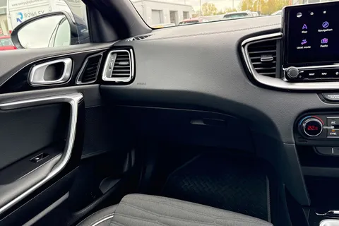 DC25JPY Kia Xceed 1.5 T-GDi GT-Line Euro 6 (s/s) 5dr Thumbnail #16