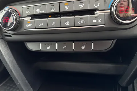 DC25JPY Kia Xceed 1.5 T-GDi GT-Line Euro 6 (s/s) 5dr Thumbnail #57