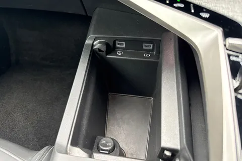 FT74ADZ PEUGEOT 3008 1.2 Allure e-DSC6 Euro 6 (s/s) 5dr Thumbnail #31