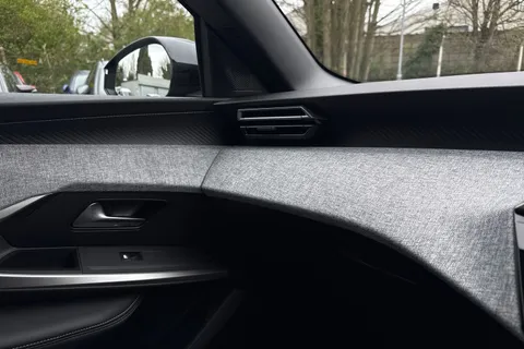 FT74ADZ PEUGEOT 3008 1.2 Allure e-DSC6 Euro 6 (s/s) 5dr Thumbnail #46