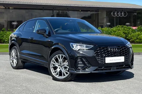 LM75JUY Audi Q3 Black Edition 35 TFSI  150 PS S tronic Thumbnail #2